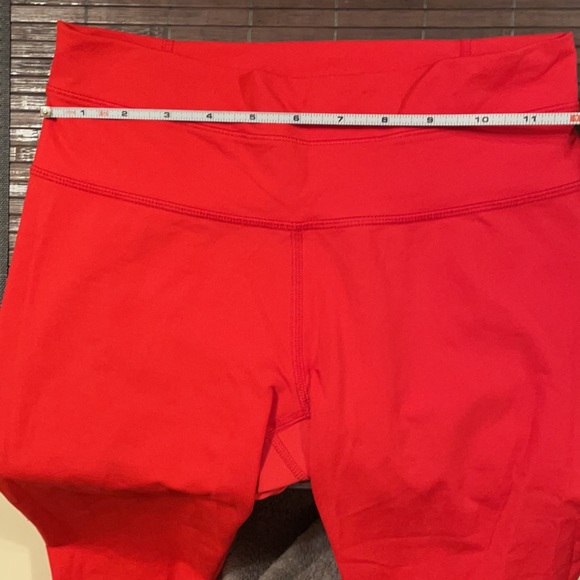🔥Lululemon Red Capris w/Keyhole Scrunch Sides🔥 - Picture 8 of 9